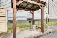 Walkable Retreat Near The Island! Gateway to Gsmnp - Condos