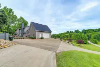 Walk to Main St! 4-acre Family Escape in London - 3 estrellas