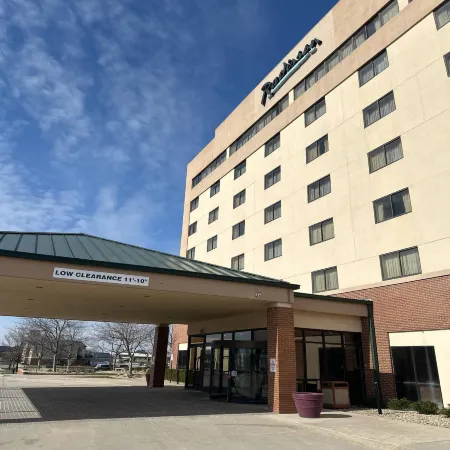 Radisson Hotel Cedar Rapids Отели в г. Сидар-Рапидс