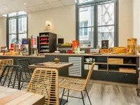 宜必思布盧瓦中心城堡酒店 - 早餐