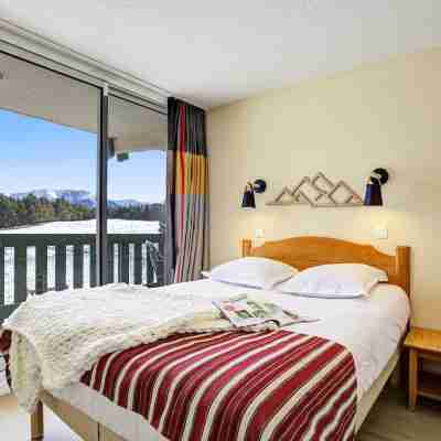 Scenic Family Apartment in the Pyrenees Rooms