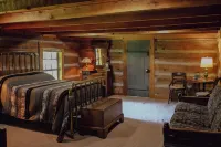 Modern Comforts in an 1860's Log Cabin Nestled in the Appalachian Foothills. - Alppimaja