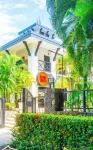 Well-Decorated 3rd-Floor Unit with Unique Designs and Mountainview in Coco