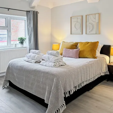 Family Holiday Home With Hot Tub & Sauna Sleeps 8