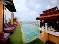 โรงแรมชเลราญ หัวหิน - สระว่ายน้ำบนดาดฟ้า