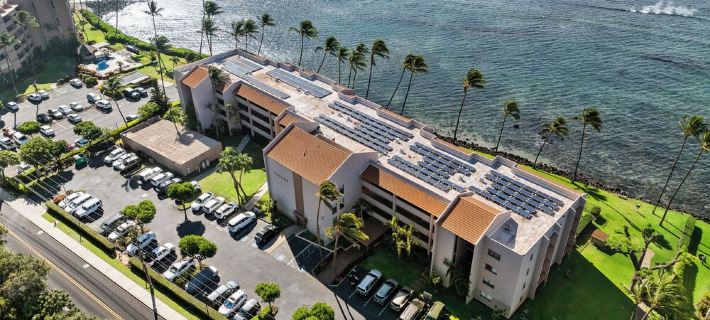 Sea La Vie Secluded Oceanfront condo, Magical Sunrise romantic honeymoon Getaway Hotels in Maalaea