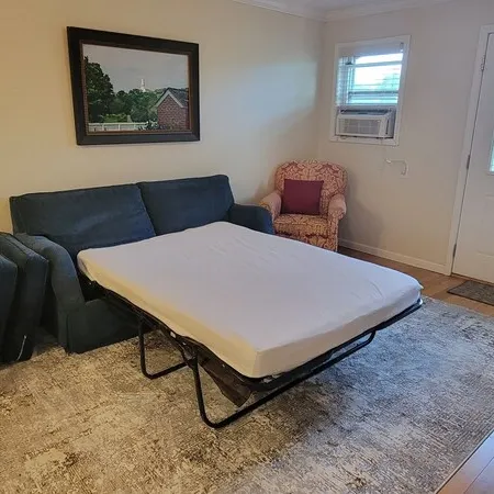 Walking Distance to Temple and Downtown Nauvoo! Family Size Apt. W/ Full Kitchen
