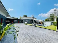 Luxurious 12-Bedroom Villa Retreat in Tambon Pong, Thailand - Wifi