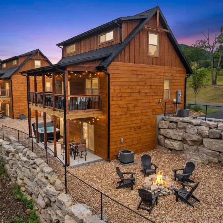 Cozy Creekside Stay for 8