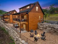 Cozy Creekside Stay for 8 - Chalets