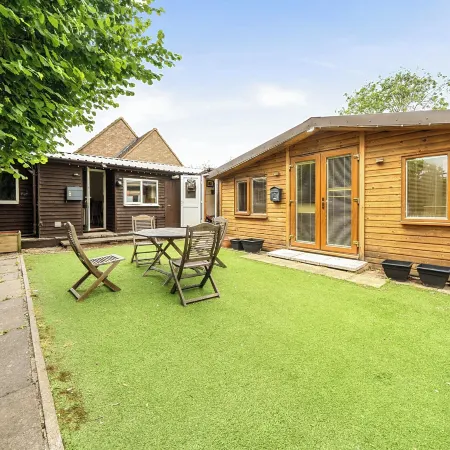 Studio Retreat Sleeps 1 - Parking & Wifi