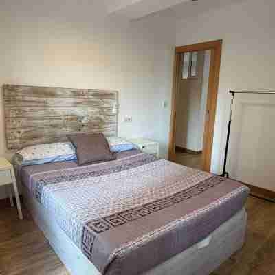 Amplio apartamento al lado del Camp Nou Rooms