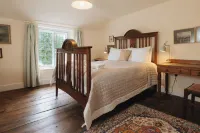 Cwmalis Hall - 4-Star