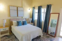 2-bedroom Gated Oasis with parking andPool - 3-Star