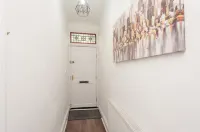 Leeds 4-Bed House - Sleeps 9 Free Parking & WiFi - 2 Yıldız