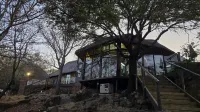 Thulani Game Lodge and Eco Estate - parking