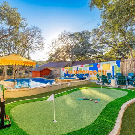 The Sunburst Sleeps 18 Basketball Heated Pool