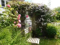 Middletown Farmhouse B&B - parking