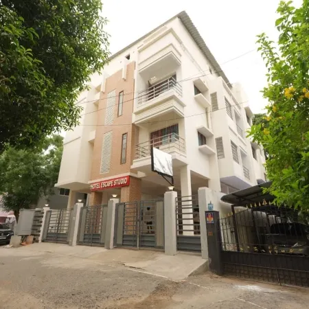Hotel Escape Studio Ambattur