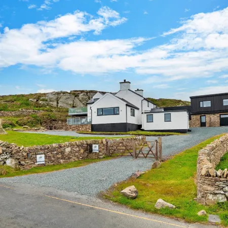 Stunning Bude Retreat With Hot Tub