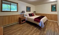 Shangrila Luxury Waterfront King Suite | Private Balcony & Beach Access - شقق