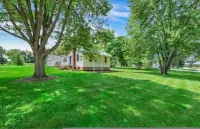 Steps to the Lake- Cozy 2 Bedroom Retreat - 3-Star