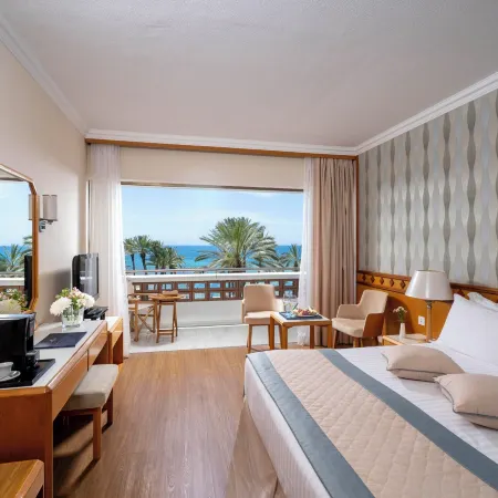Constantinou Bros Pioneer Beach Hotel