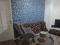 Humuplace Sleeps 4 with Garden Hotels near محطة ويتون
