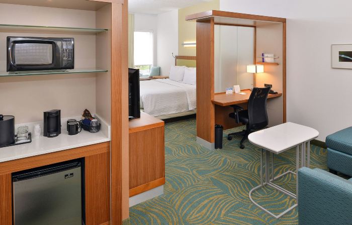 羅利卡瑞SpringHill Suites 飯店