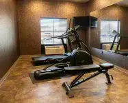 Cobblestone Hotel & Suites - Two Rivers - Gym