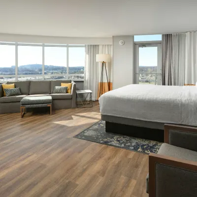 Hampton Inn & Suites by Hilton Huntsville Downtown Hotels near First Missionary Baptist Church