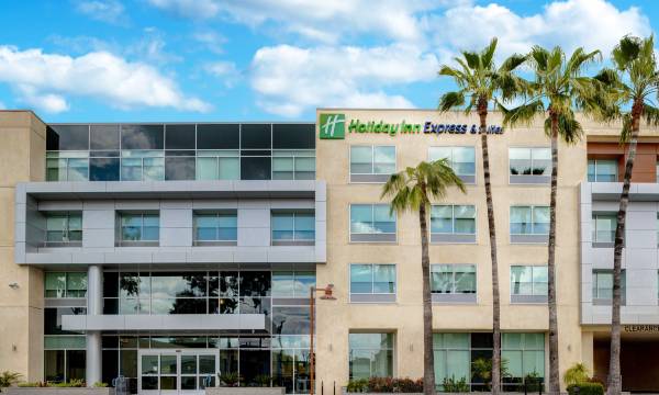 Holiday Inn Express & Suites Glendale Downtown by IHG