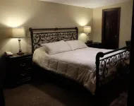 Chalet Inn & Suites - Inns