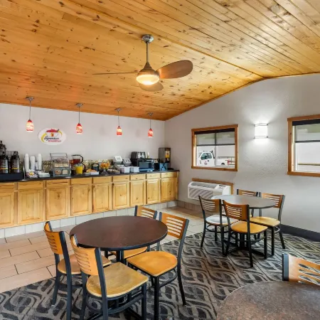 Super 8 by Wyndham Elkins