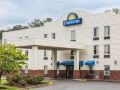 days-inn-by-wyndham-doswell-at-the-park
