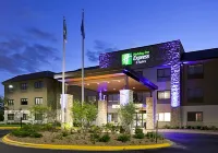 Holiday Inn Express & Suites Minneapolis (Golden Valley) Hotels in Saint Louis Park