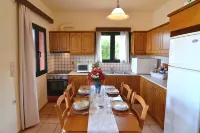 Inspired Villa Christina I with Private Pool and Garden. Hotels in Gorgolaini