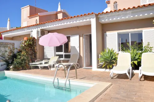 Stylish Well-Equipped, Private Pool, Close to Amenities, Free AC & Wifi - Private Pools