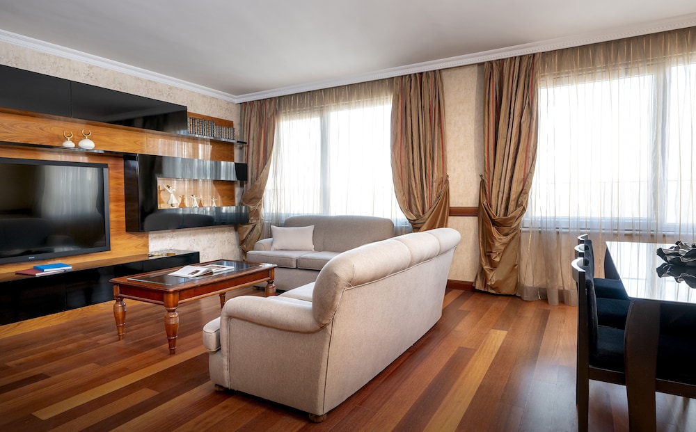 LaresPark Hotel Taksim (Occidental Taksim)