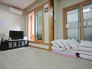 Seochon Nuhadang Hanok Stay