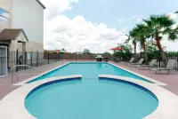Microtel Inn & Suites by Wyndham Eagle Pass - Uima-altaat
