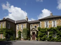 Sutton Hall Resort فنادق في Kilburn High And Low