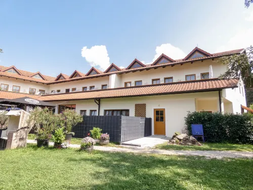 Am Hohen Bogen Hotels in Arrach