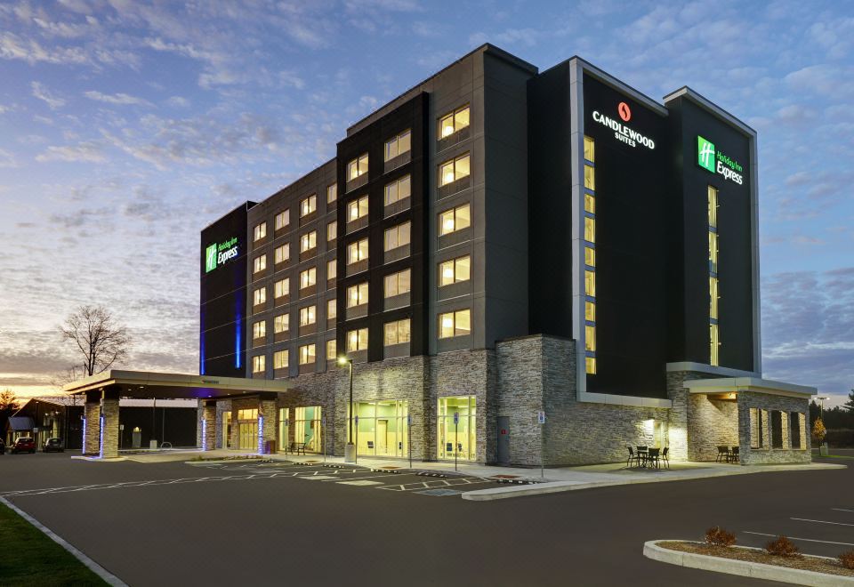 Holiday Inn Express - Kingston West, an IHG Hotel-Kingston Updated 2023  Room Price-Reviews & Deals 