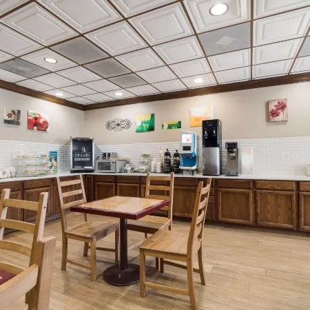 Quality Inn & Suites Conference Center Statesboro Historic District