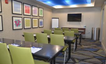 Holiday Inn Express & Suites Rochester
