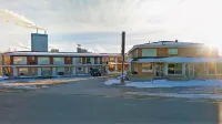 Chalet Inn Motel - parking