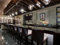 Drury Plaza Hotel San Antonio Riverwalk Отели рядом с достопримечательностью «Центр города - Набережная»