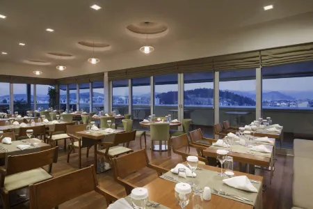 Ramada by Wyndham Podgorica Отели рядом с достопримечательностью «Собор Воскресения Христова»