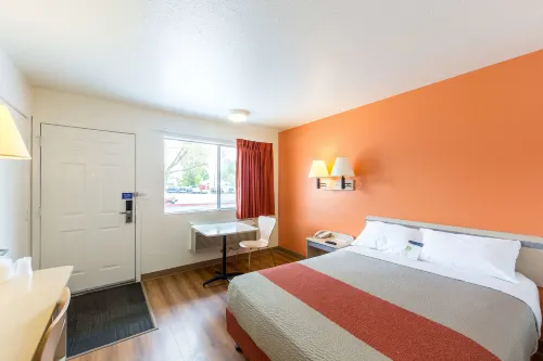 Motel 6 Klamath Falls, or Hotels in Altamont